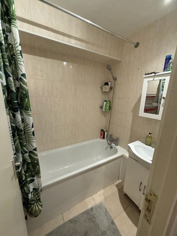 Room Rainsborough Avenue in Greater London