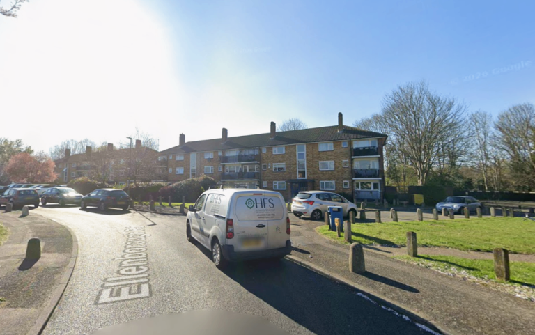 Flat Ellenborough Road in Greater London