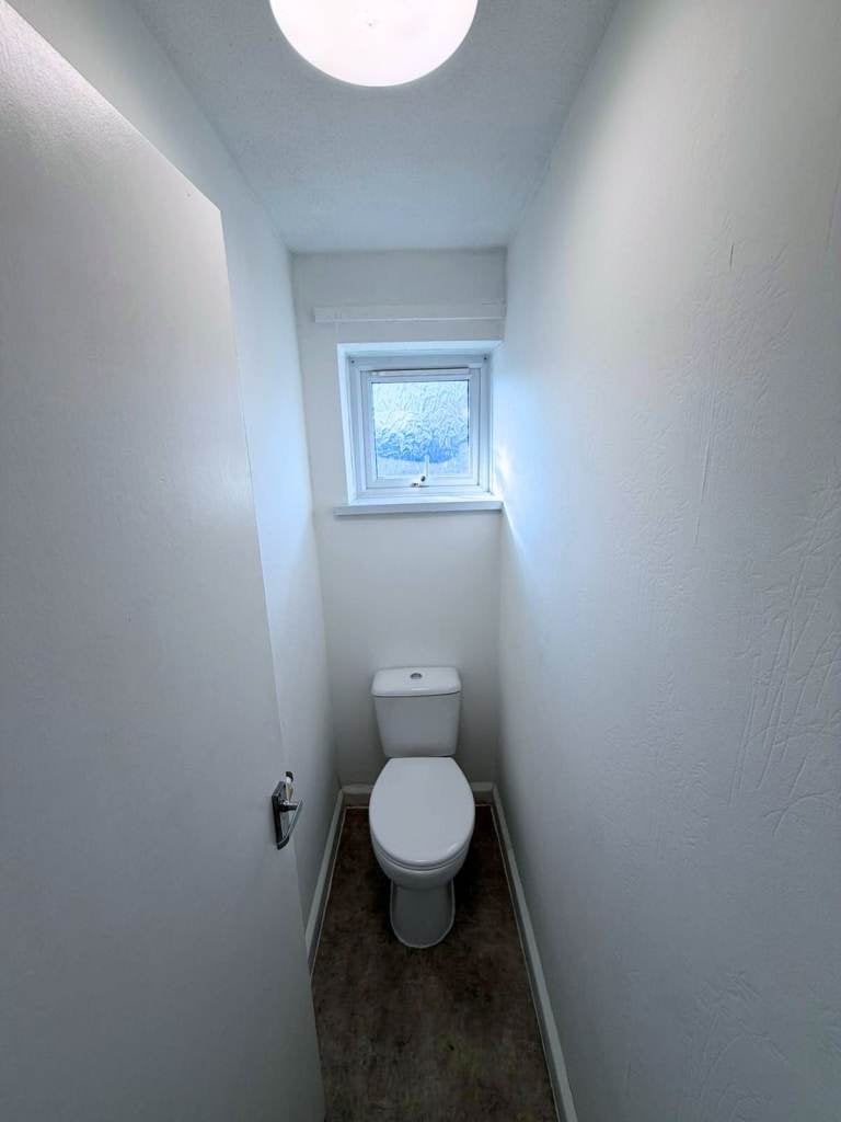 Flat Ellenborough Road in Greater London