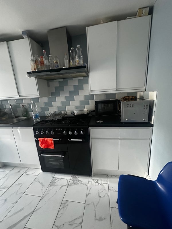 Room Selhurst Road in Greater London