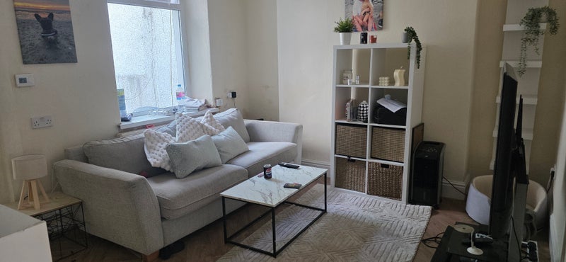 Room Middle Street in Pontypridd