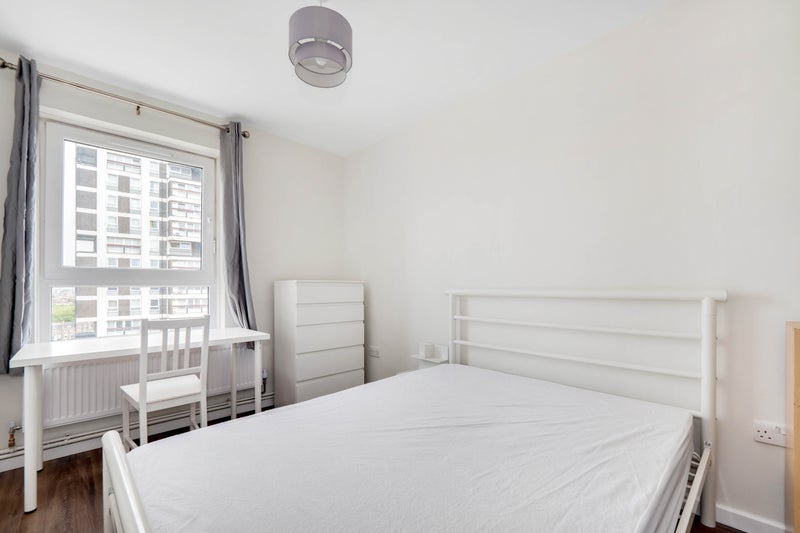 Room Sultan Street in Greater London