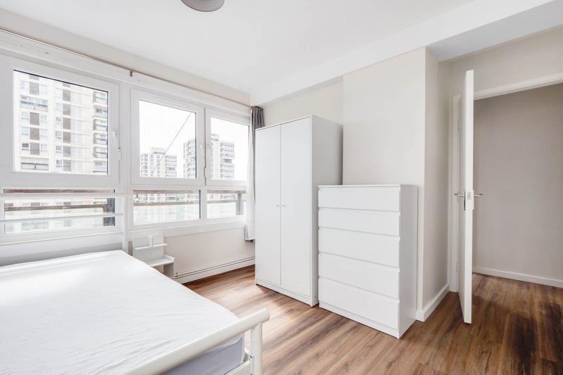 Room Sultan Street in Greater London