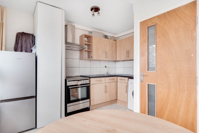 Room Sultan Street in Greater London