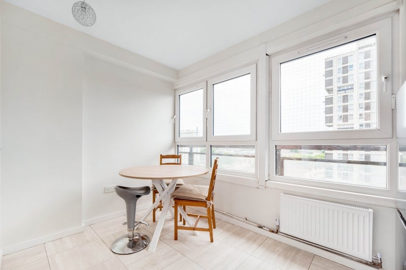 Room Sultan Street in Greater London
