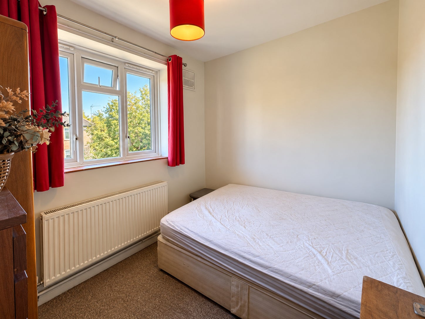 Flat Dounesforth Gardens in Greater London