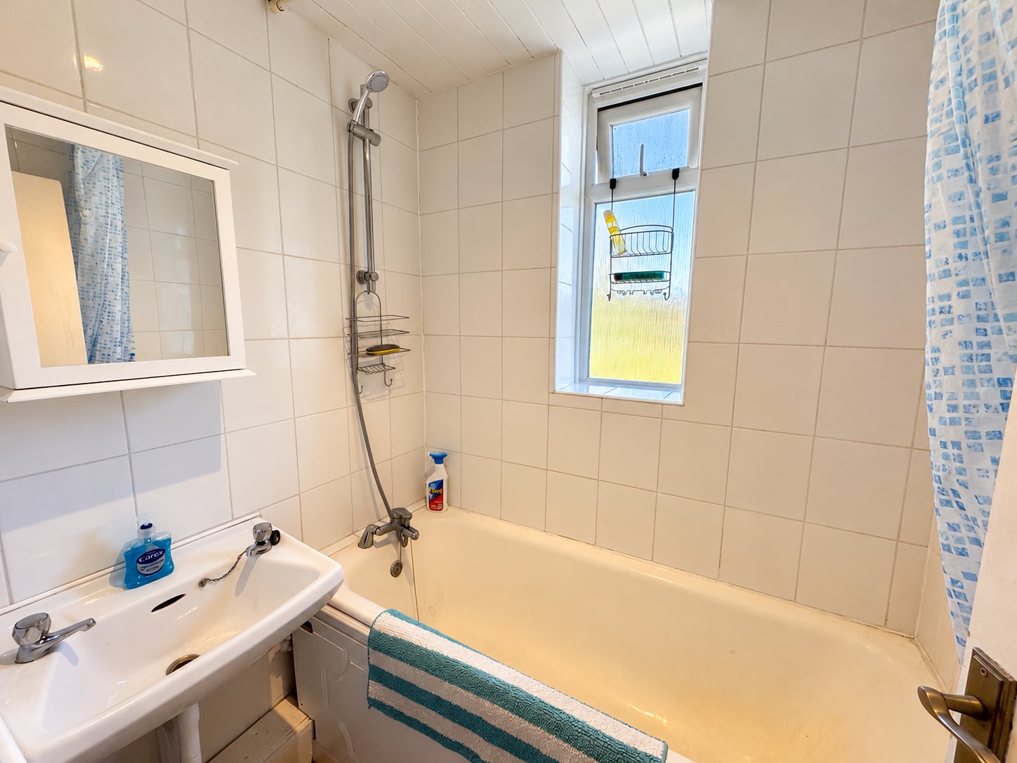 Flat Dounesforth Gardens in Greater London