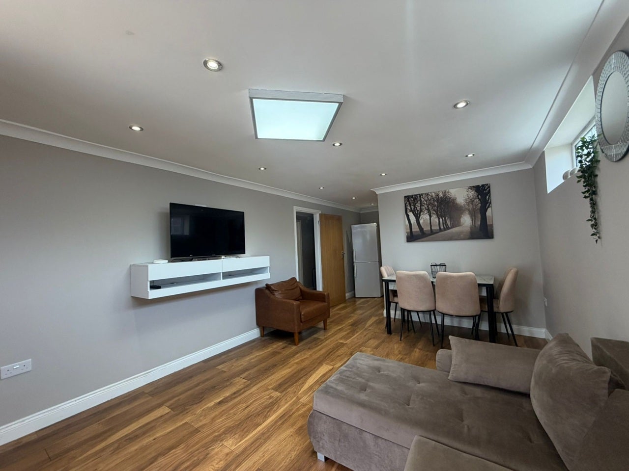 Flat Oakley Avenue in Greater London