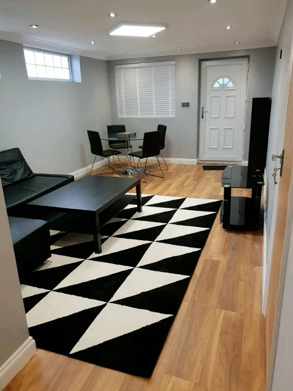 Flat Oakley Avenue in Greater London