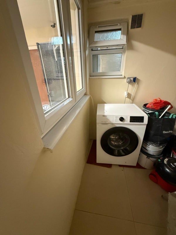Room Bradley Road in Greater London