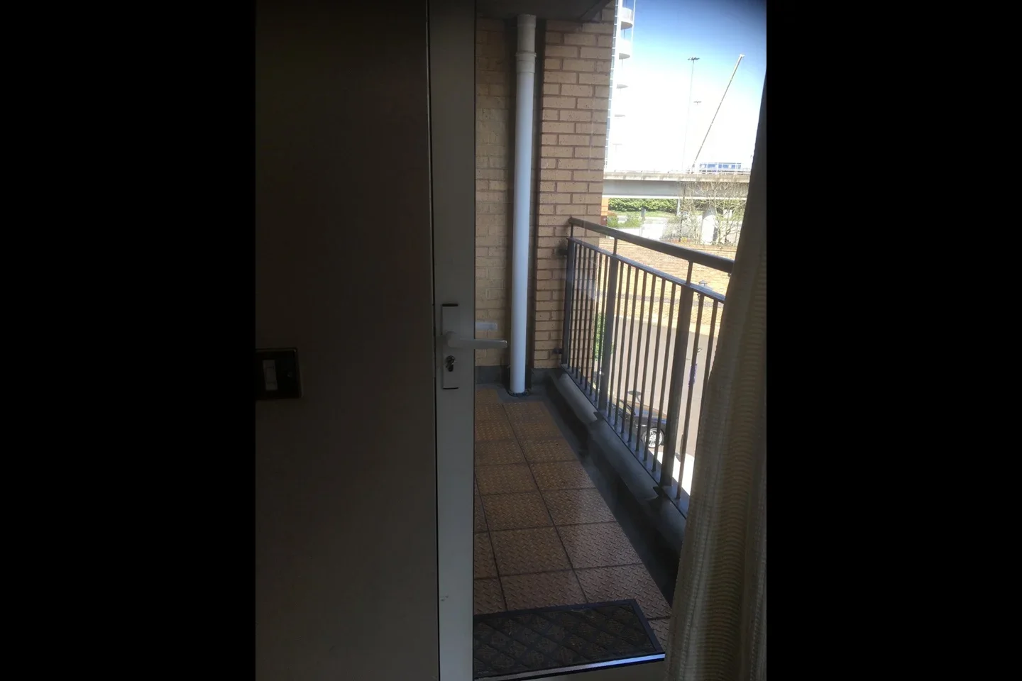 Flat Newport Avenue in Greater London