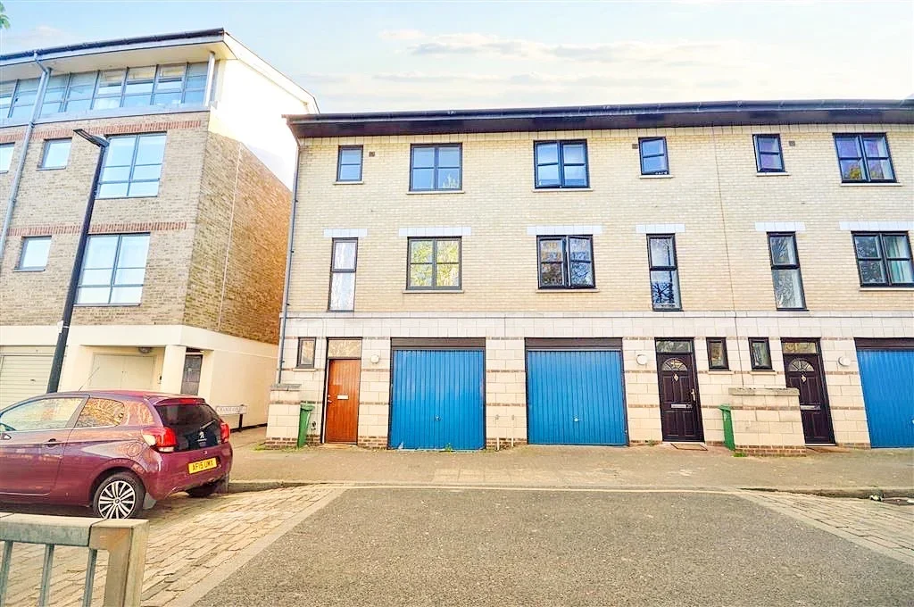 House Hellings Street in Greater London