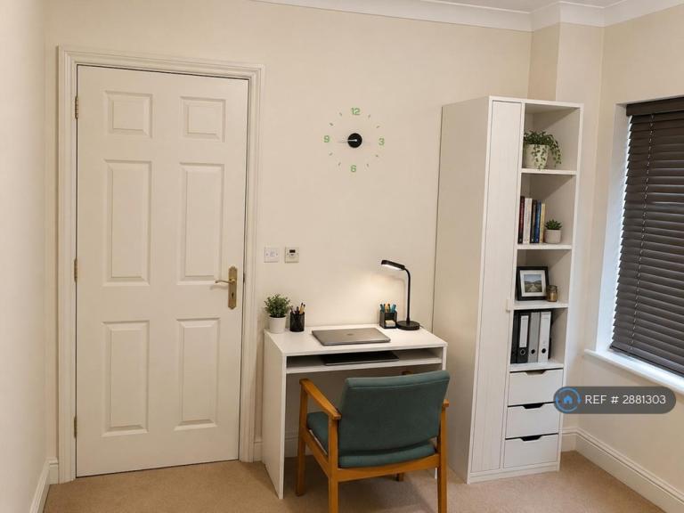 Room Chandos Court in Greater London