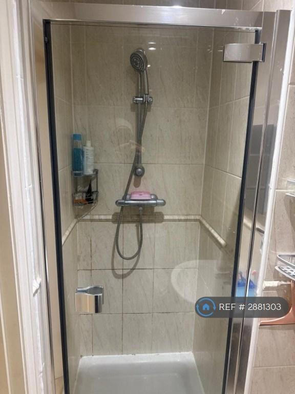 Room Chandos Court in Greater London
