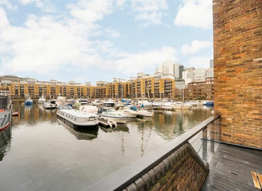 House Mews Street in Greater London