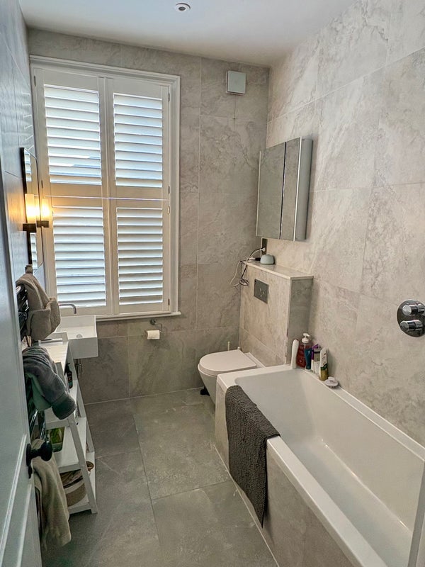 Flat Blandfield Road in Greater London