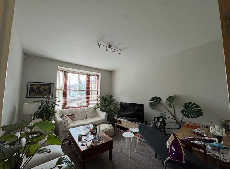 Room Chelmer Road in Greater London
