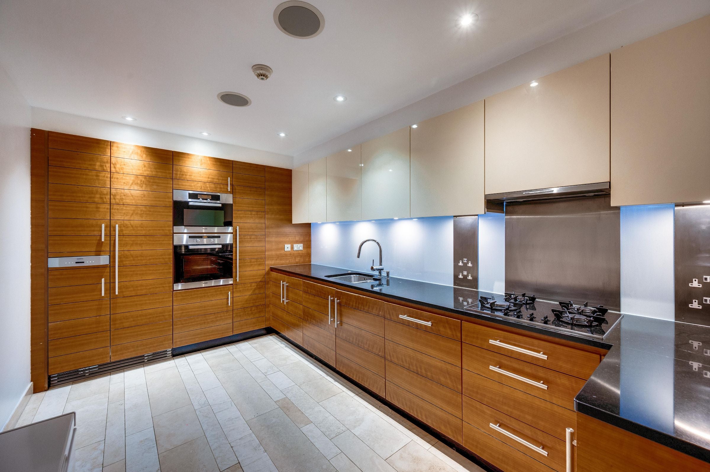 Flat Lancelot Place in City of Westminster
