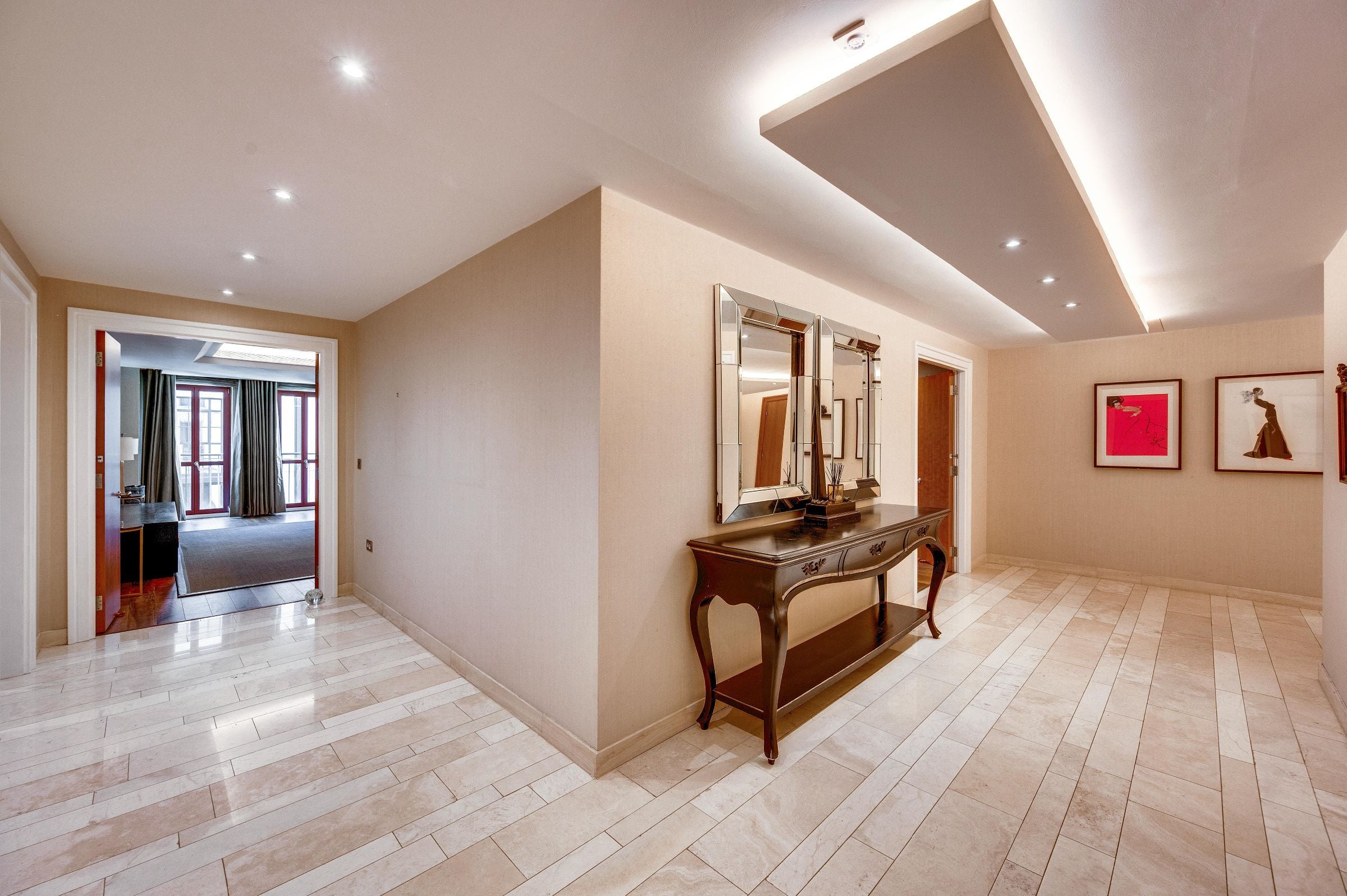 Flat Lancelot Place in City of Westminster