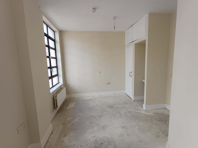 Room High Street in Greater London