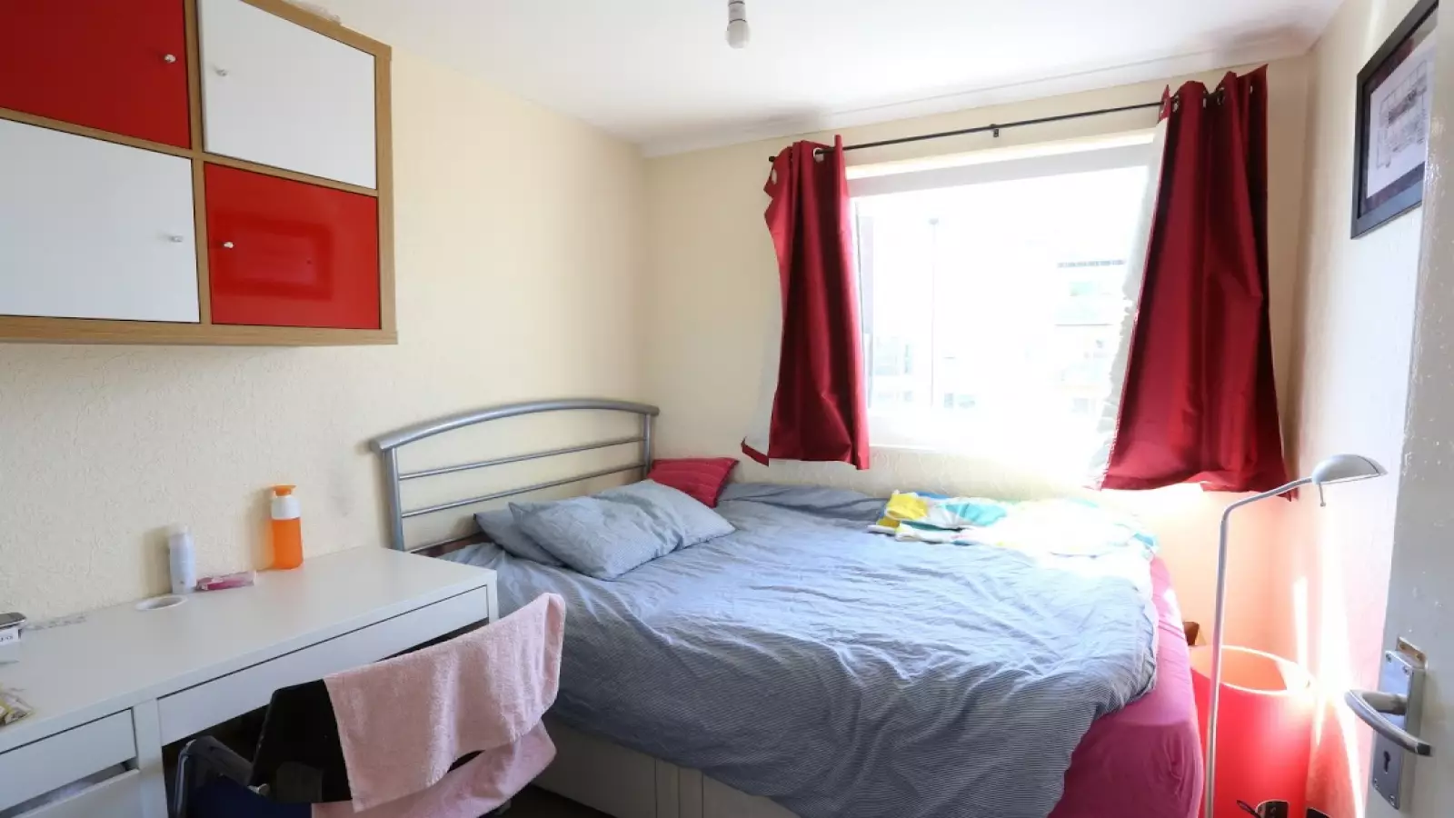 Flat Pickard Gardens in Greater London