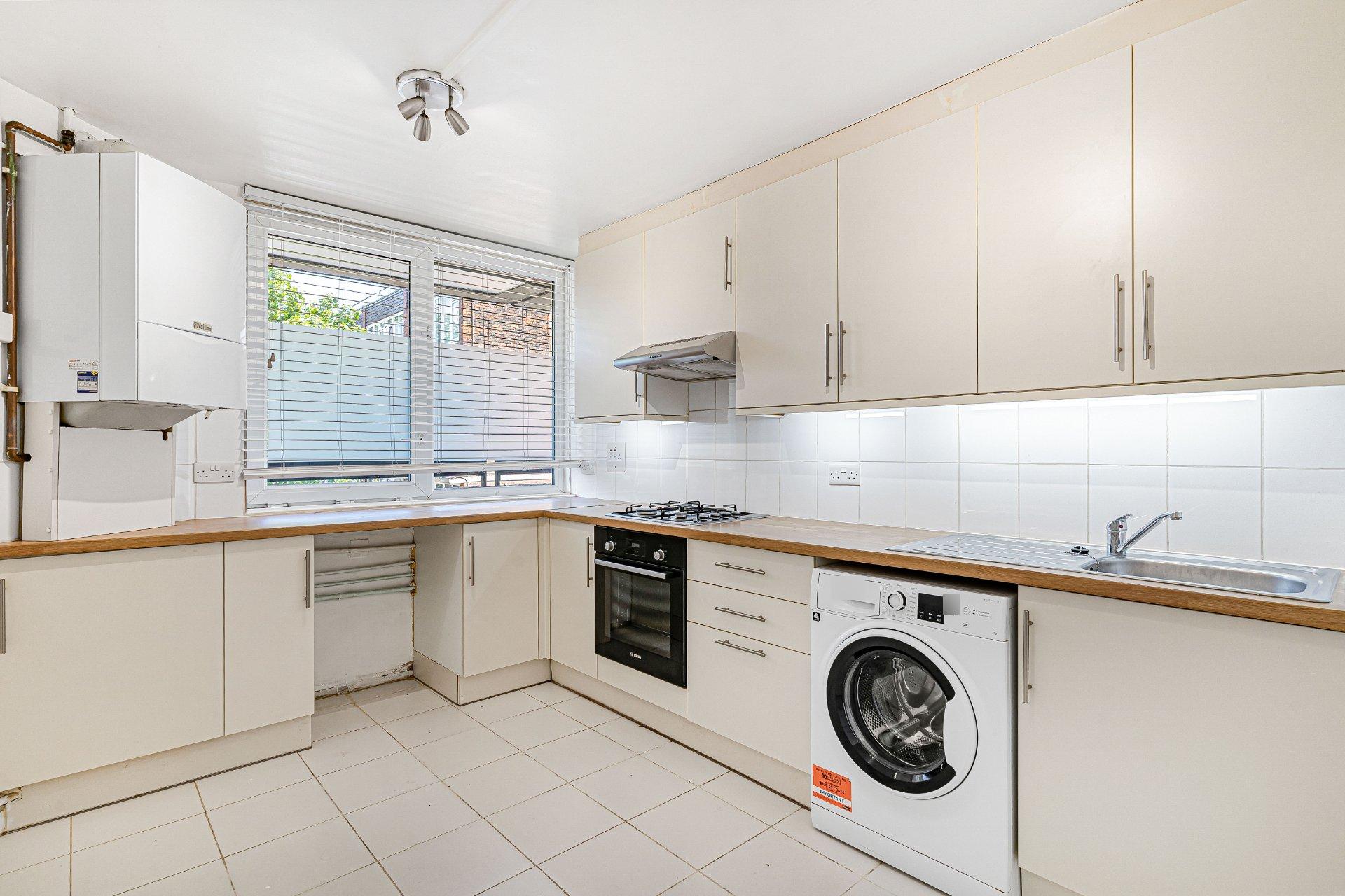 Flat Stewarts Road in Greater London