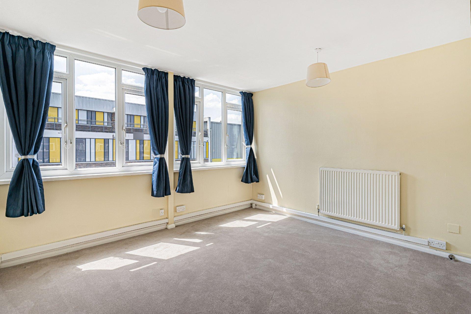 Flat Stewarts Road in Greater London