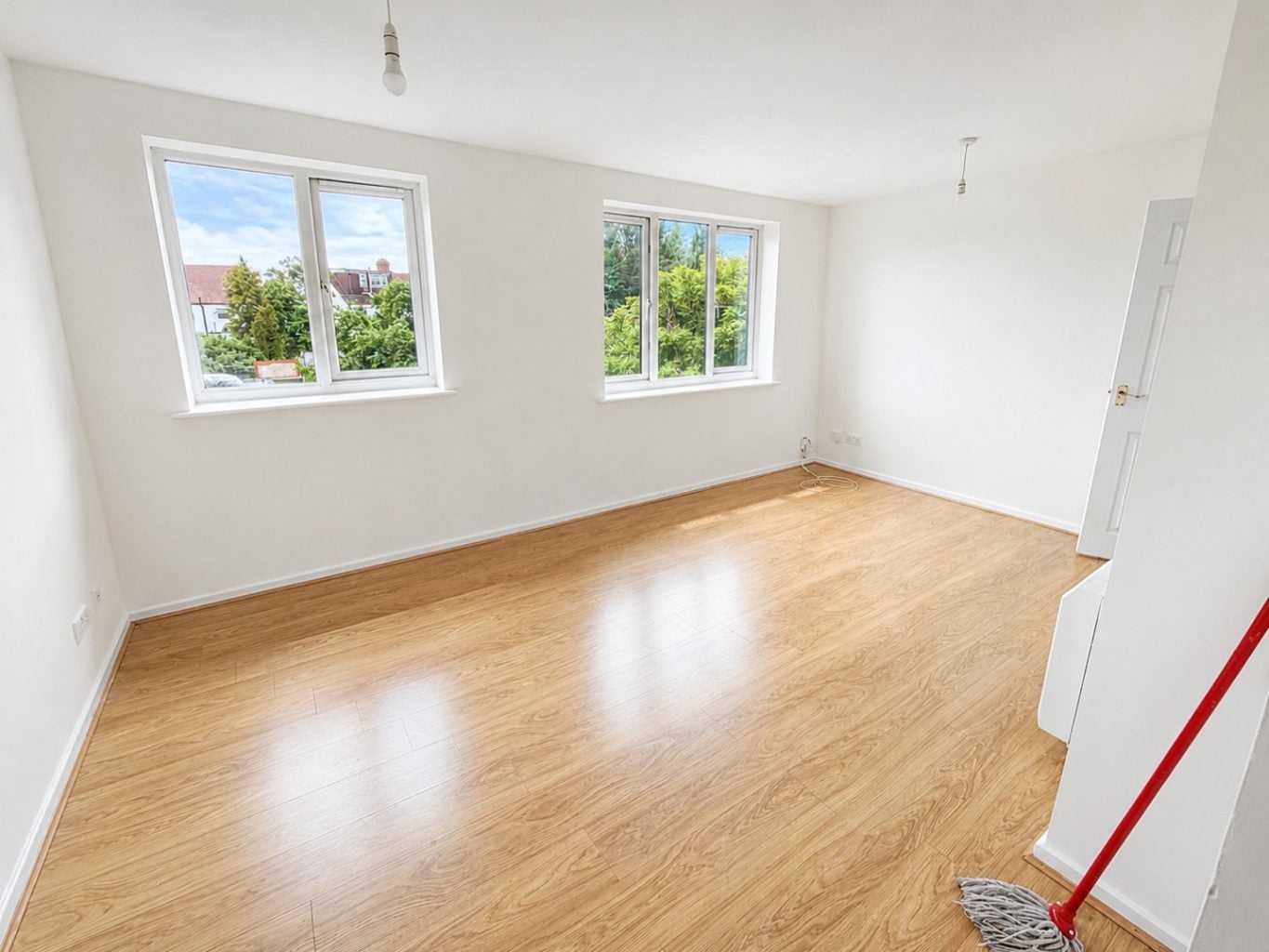 Flat Bradley Road in Greater London