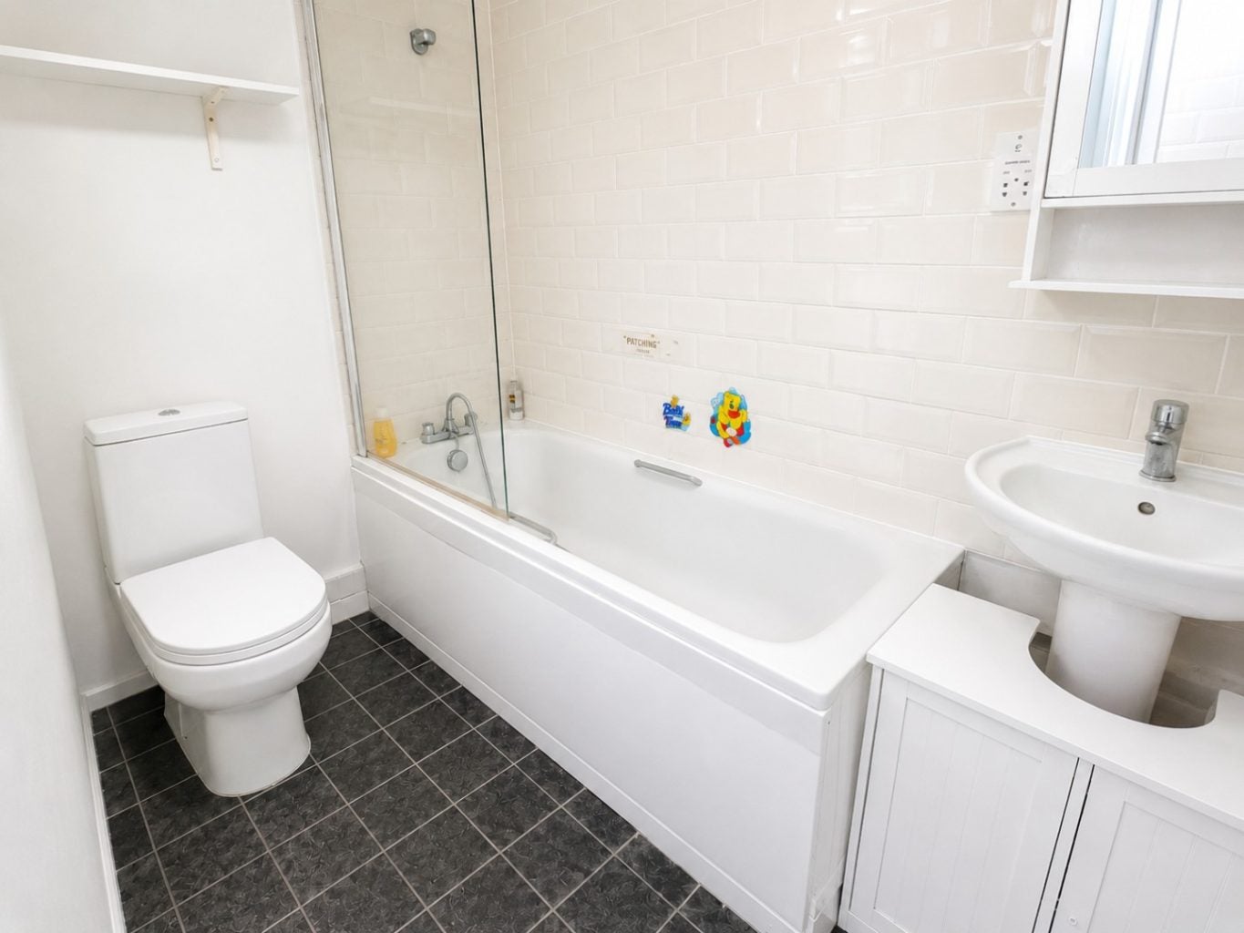 Flat Bradley Road in Greater London