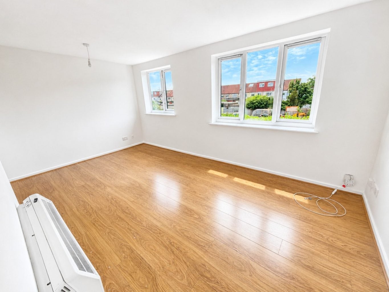 Flat Bradley Road in Greater London