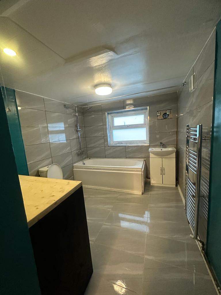 Room Marsh Lane in Greater London