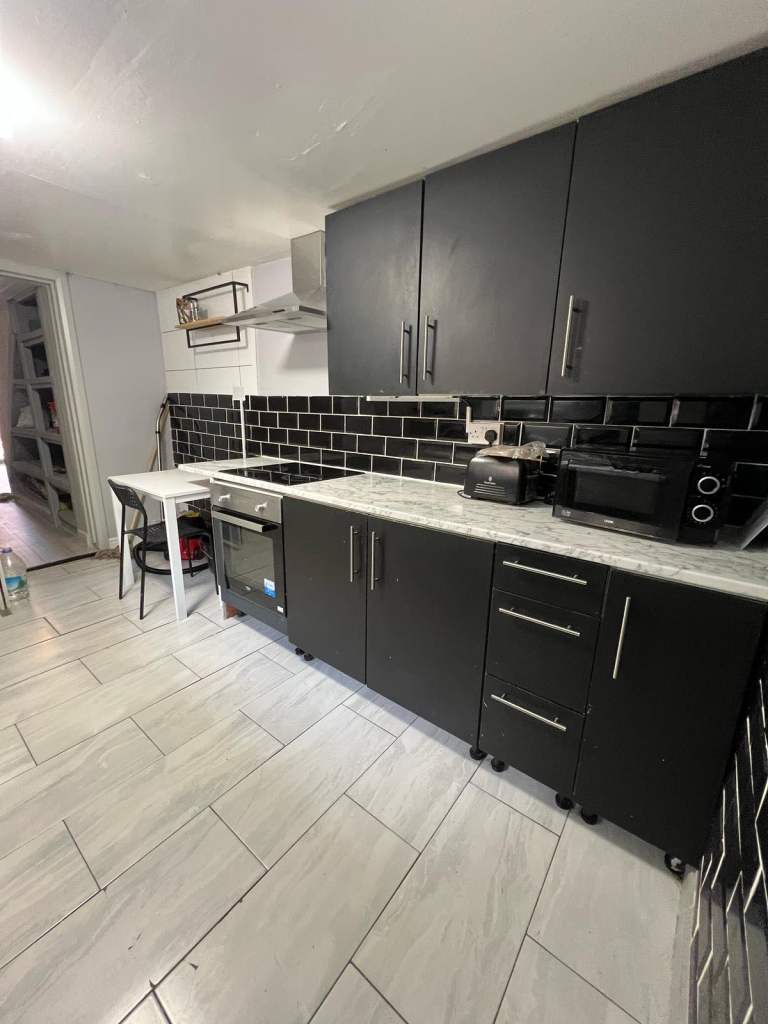Room Marsh Lane in Greater London