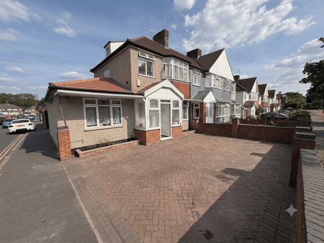 House Hounslow Road in Greater London