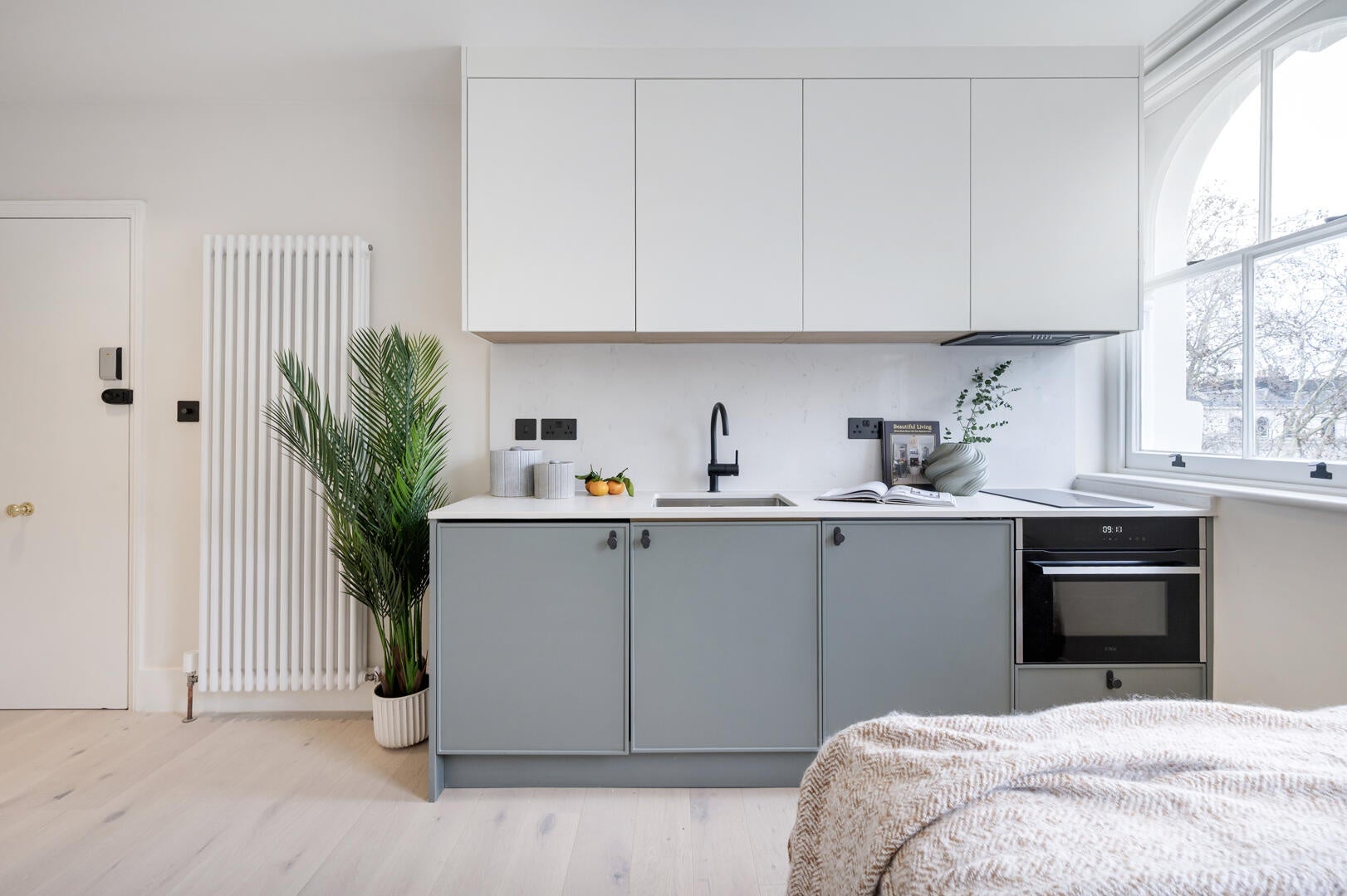 Flat Kensington Gardens Square in City of Westminster