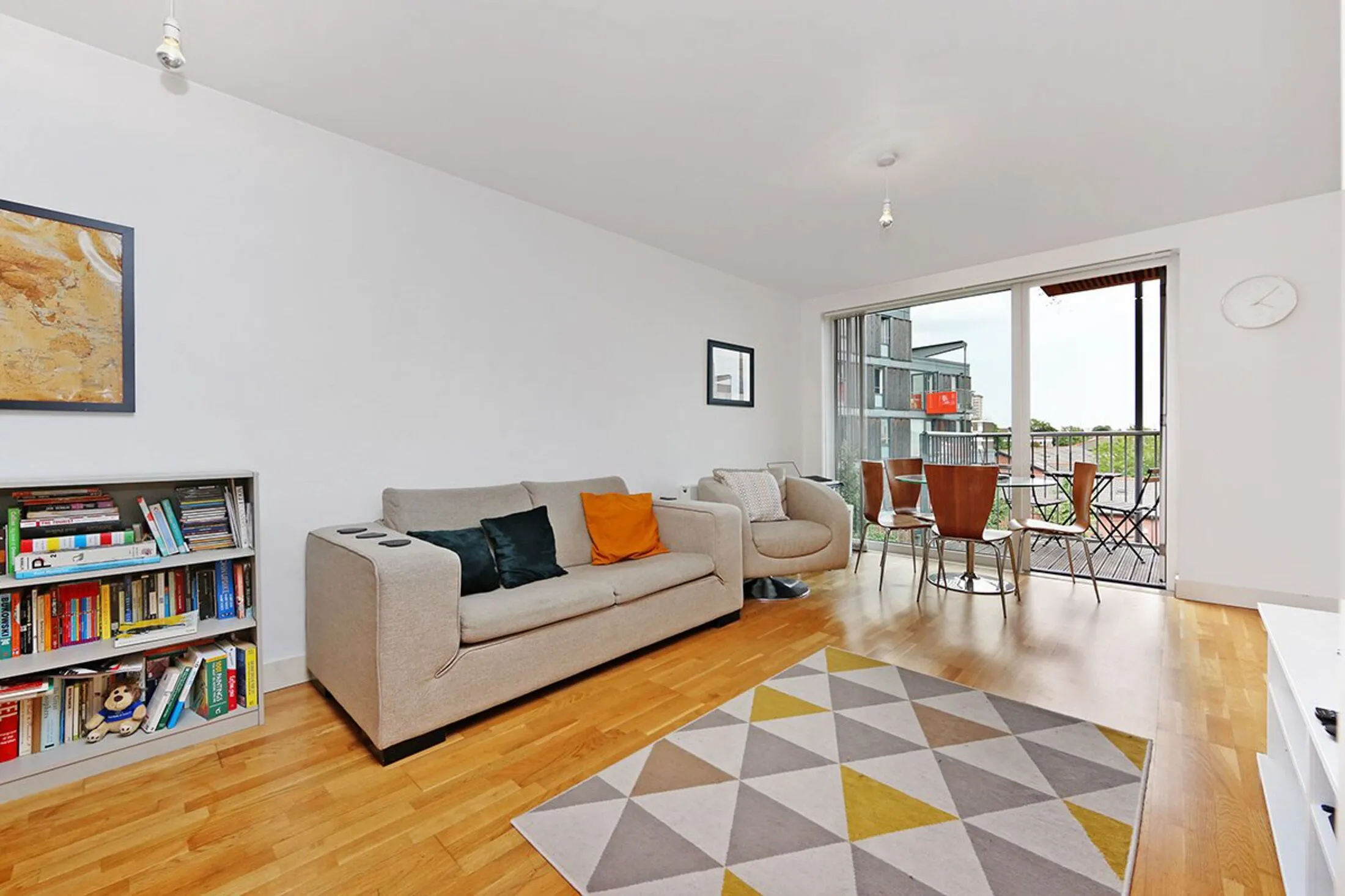 Flat Queensbridge Road in Greater London