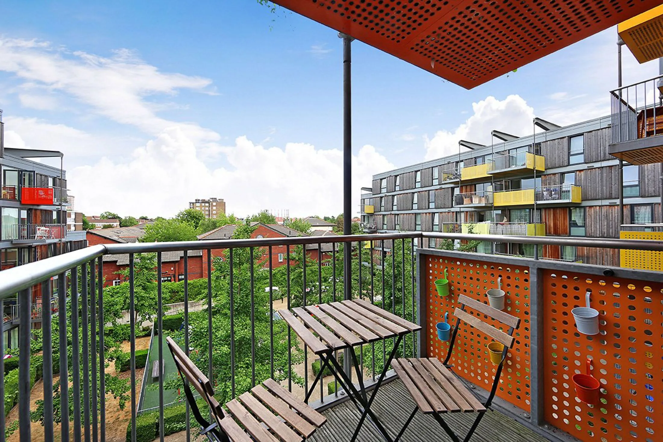 Flat Queensbridge Road in Greater London