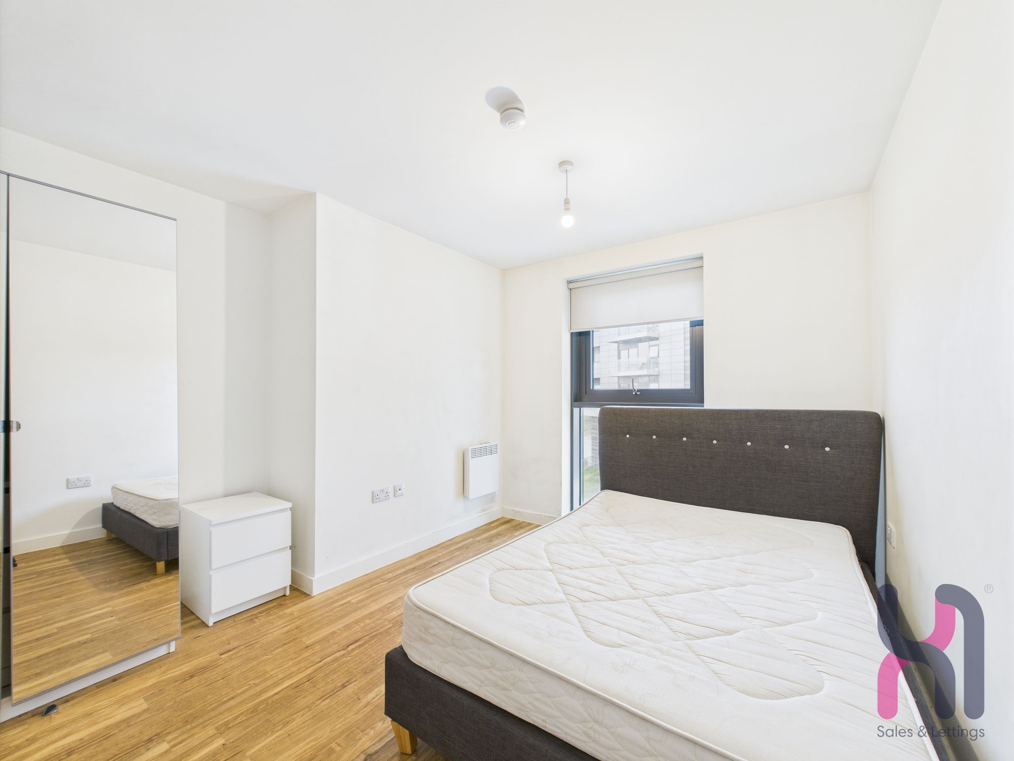 Flat Pomona Strand in Trafford