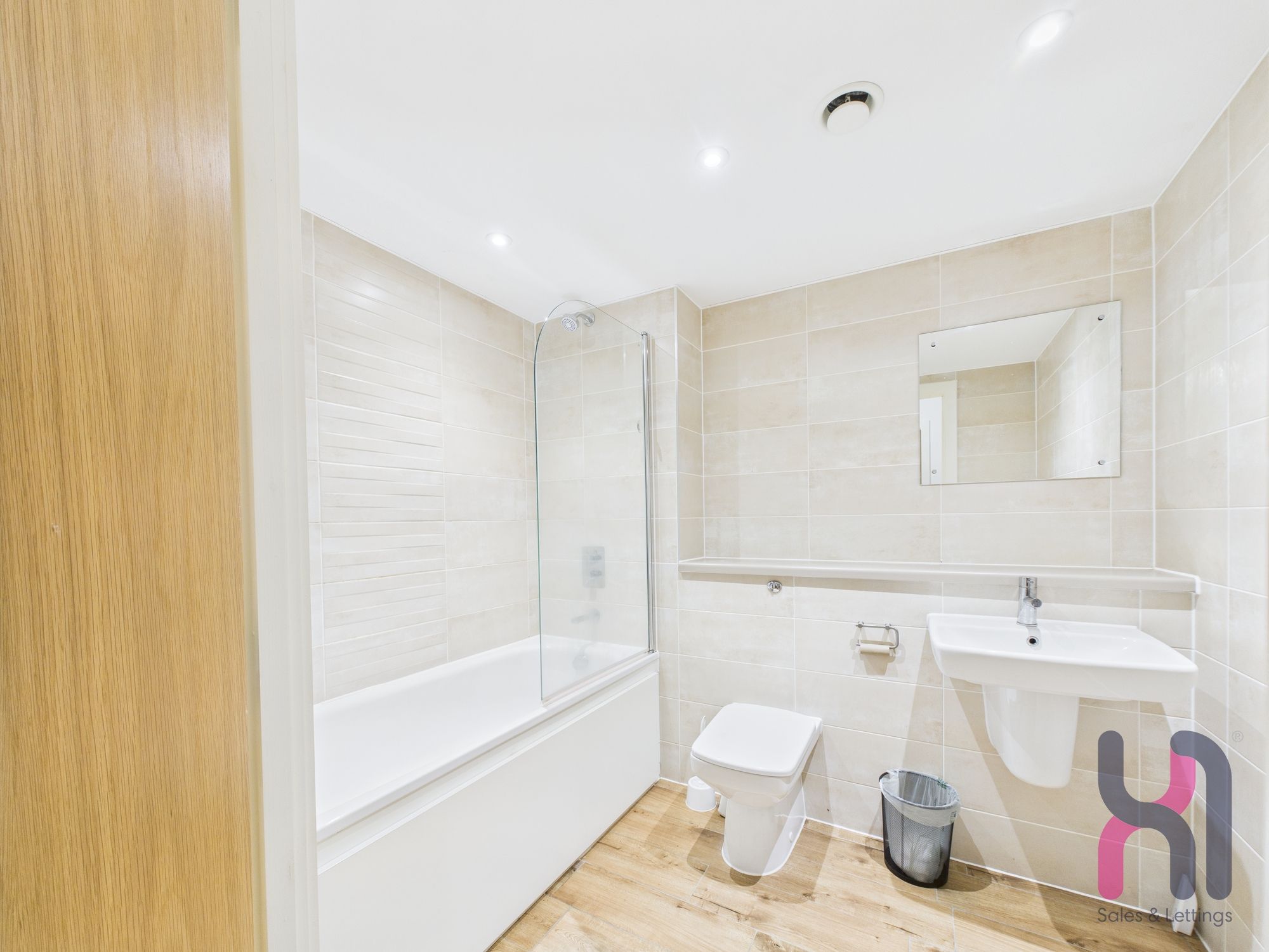 Flat Pomona Strand in Trafford