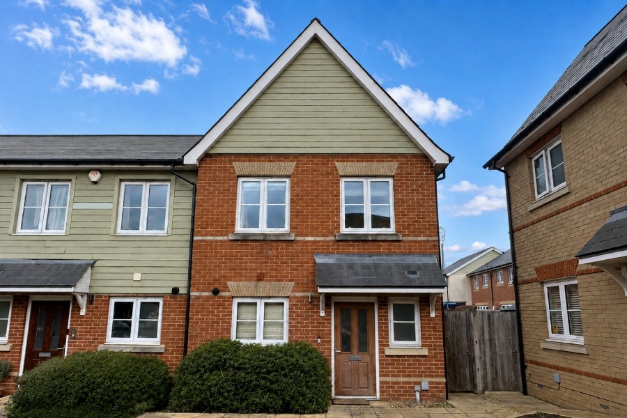 House Highcross Place in Borough of Runnymede