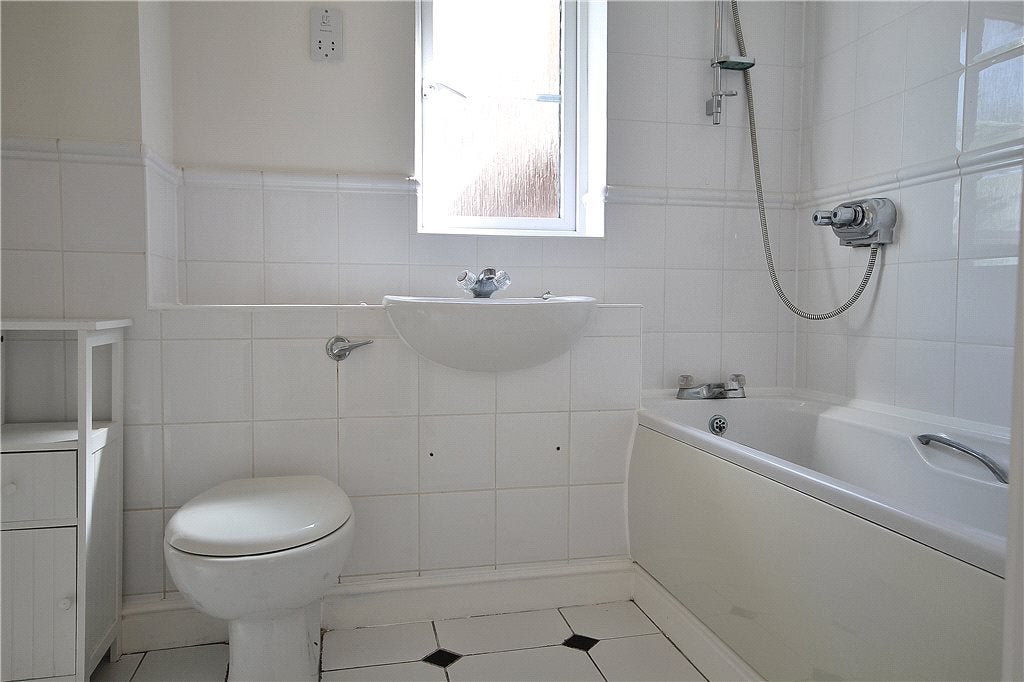 Flat Ashdown Close in Woking