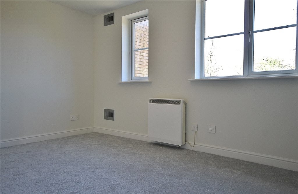 Flat Ashdown Close in Woking