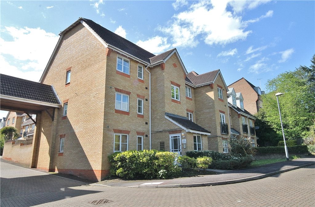 Flat Ashdown Close in Woking