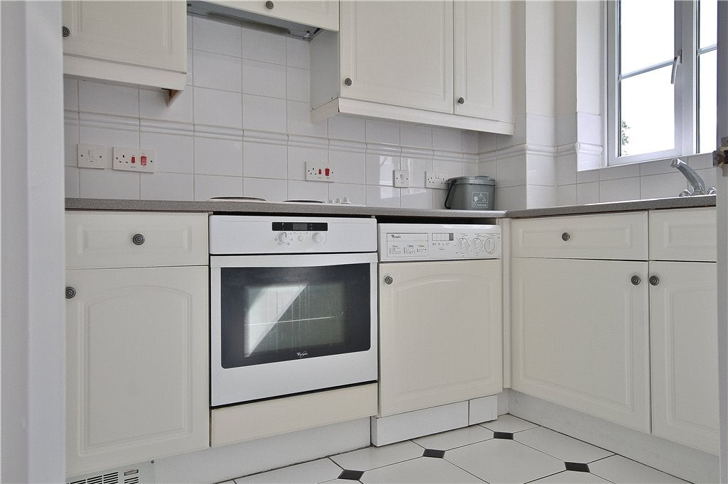 Flat Ashdown Close in Woking