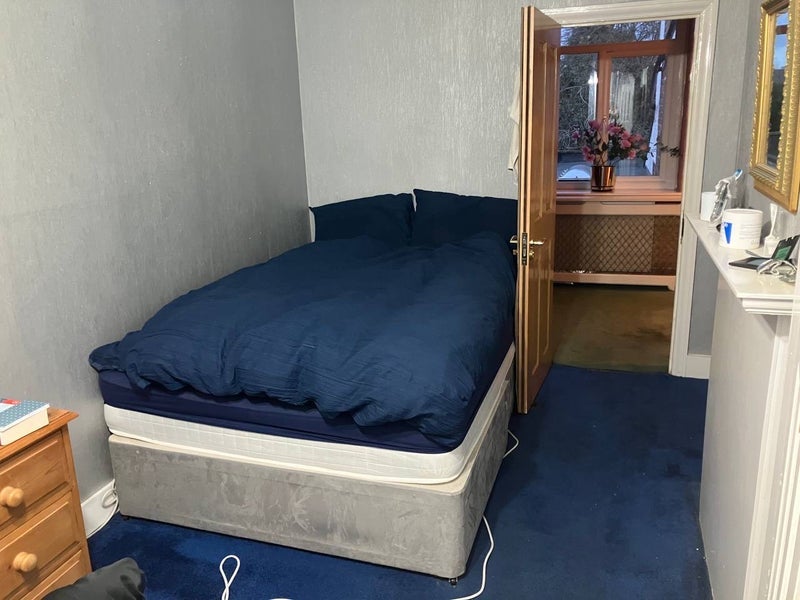 Room Gunnersbury Avenue in Greater London
