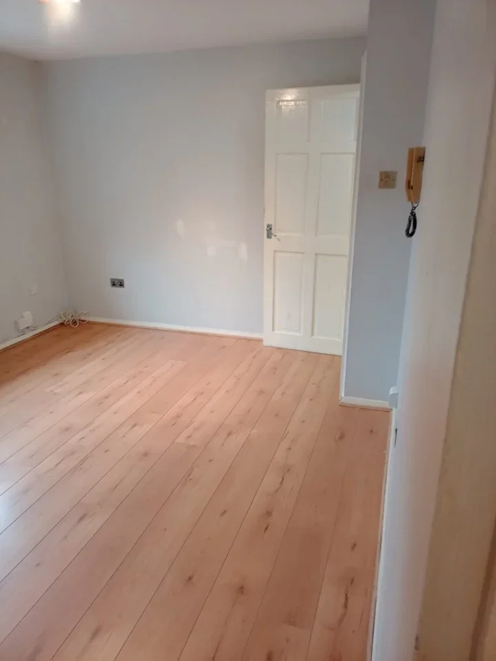 Room Hall Lane in Greater London