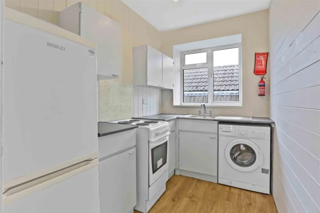Flat Ringstead Road in Greater London