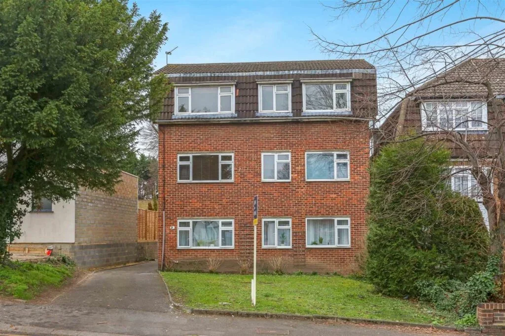 Flat Ringstead Road in Greater London