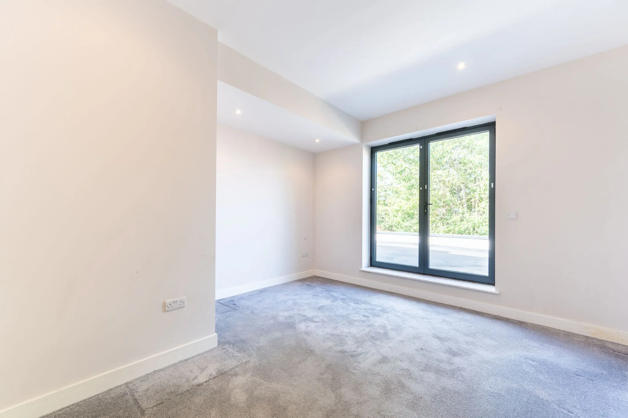 Flat Conifer Way in Greater London