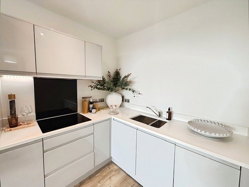 Flat Parkside Place in Staines-upon-Thames