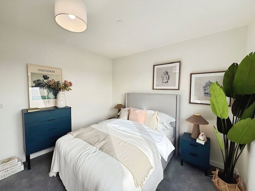 Flat Parkside Place in Staines-upon-Thames